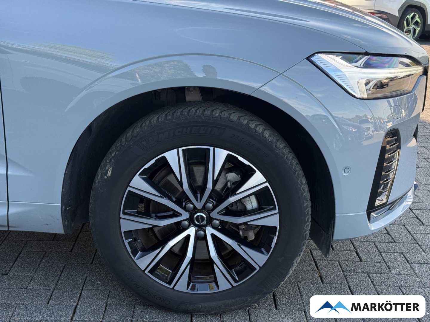 Fahrzeugabbildung Volvo XC60 Plus Dark 2WD B4 Diesel/360°/H&K Sound/AHK