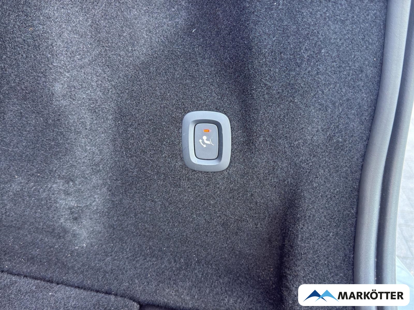 Fahrzeugabbildung Volvo XC60 Plus Dark 2WD B4 Diesel/360°/H&K Sound/AHK