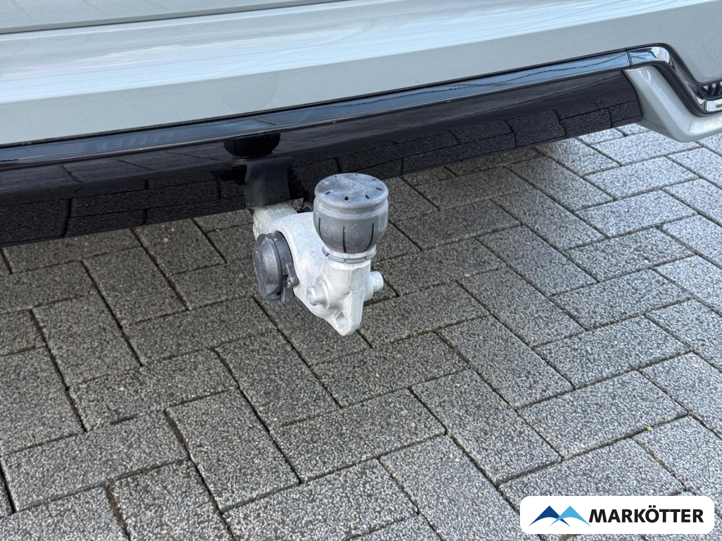 Fahrzeugabbildung Volvo XC60 Plus Dark 2WD B4 Diesel/360°/H&K Sound/AHK