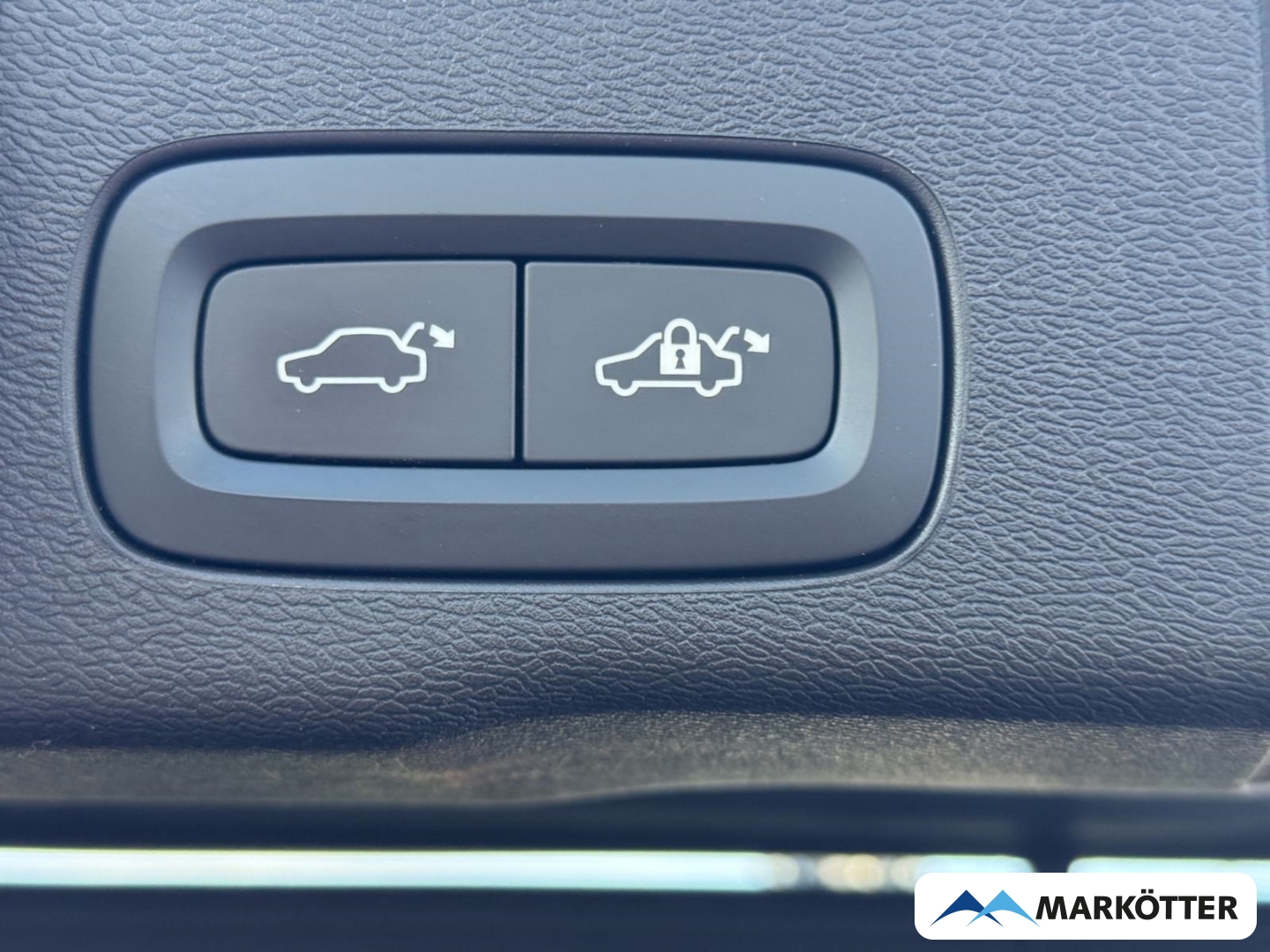Fahrzeugabbildung Volvo XC60 Plus Dark 2WD B4 Diesel/360°/H&K Sound/AHK
