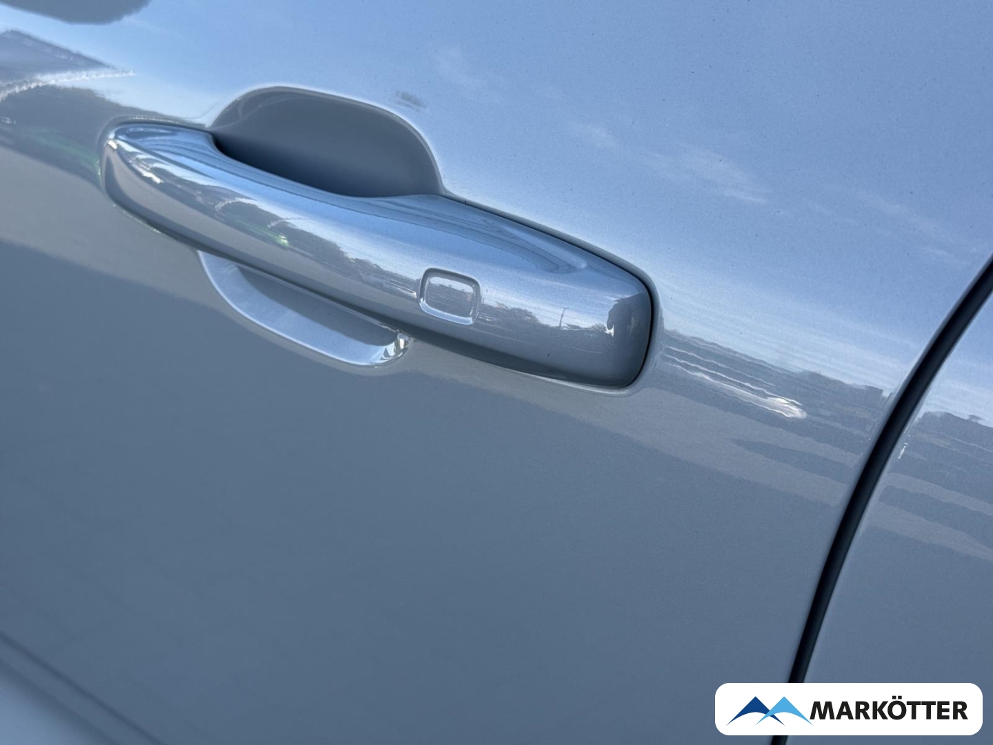 Fahrzeugabbildung Volvo XC60 Plus Dark 2WD B4 Diesel/360°/H&K Sound/AHK