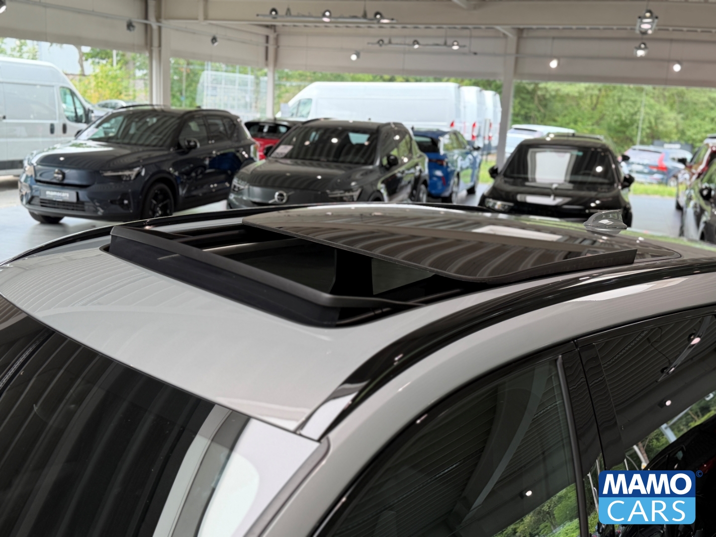 Fahrzeugabbildung Volvo XC60 B5 AWD Plus Dark ACC/BLIS/360°/SHZ/PANO