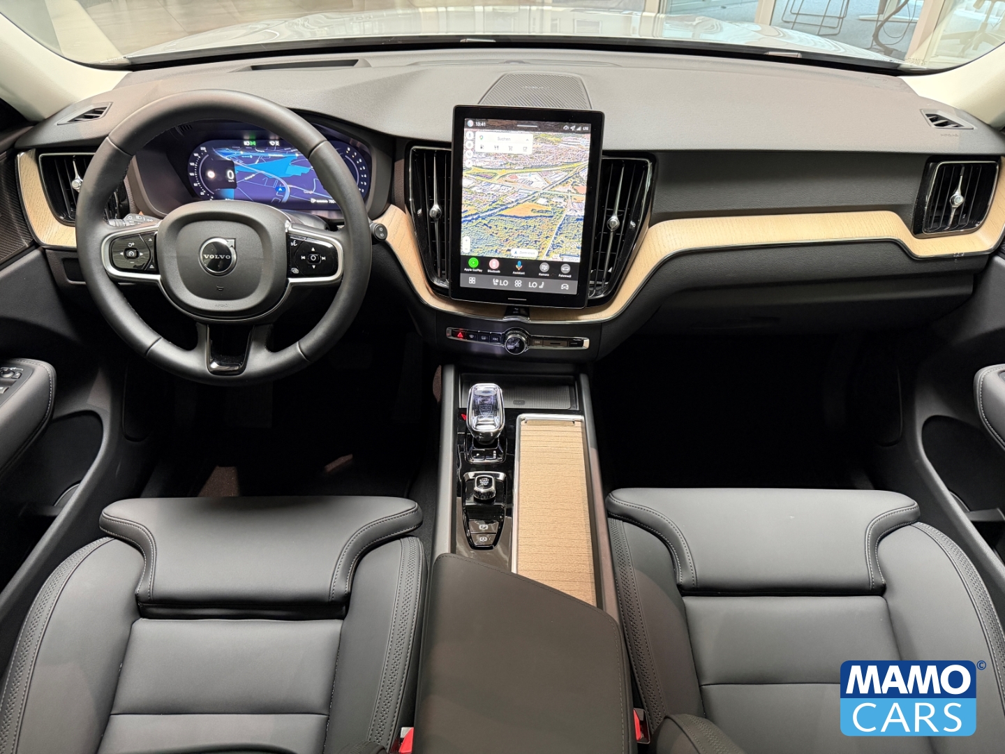 Fahrzeugabbildung Volvo XC60 B5 AWD Plus Dark ACC/BLIS/360°/SHZ/PANO