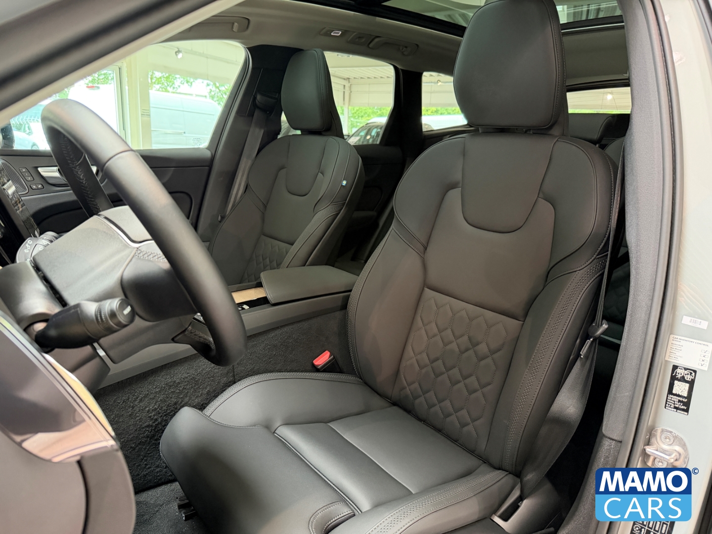 Fahrzeugabbildung Volvo XC60 B5 AWD Plus Dark ACC/BLIS/360°/SHZ/PANO