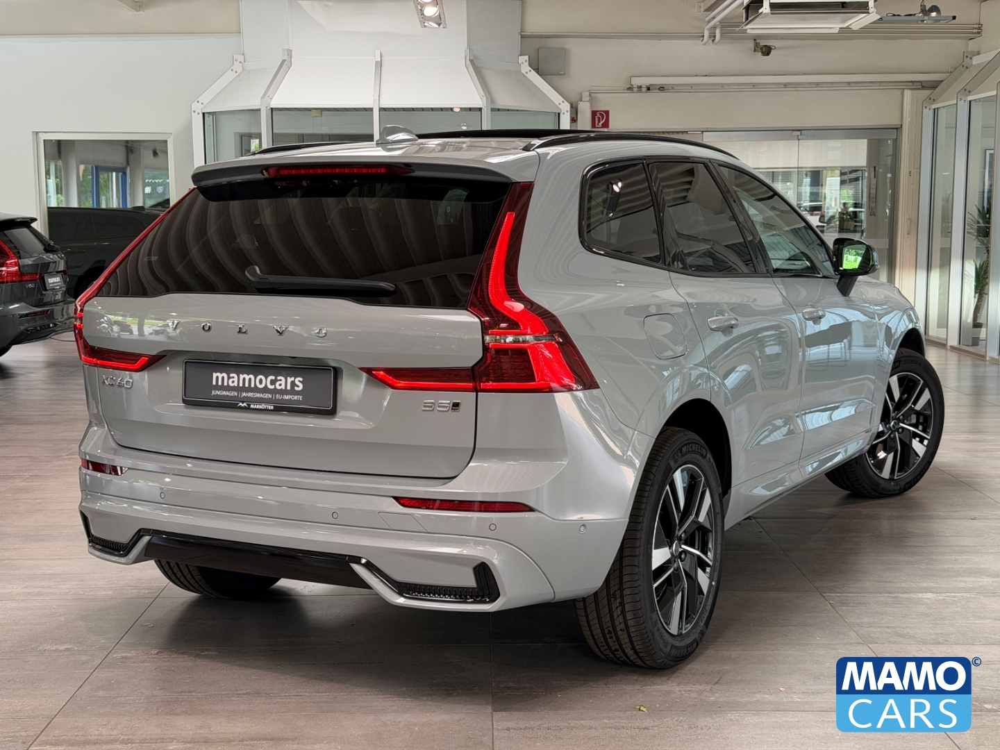 Fahrzeugabbildung Volvo XC60 B5 AWD Plus Dark ACC/BLIS/360°/SHZ/PANO