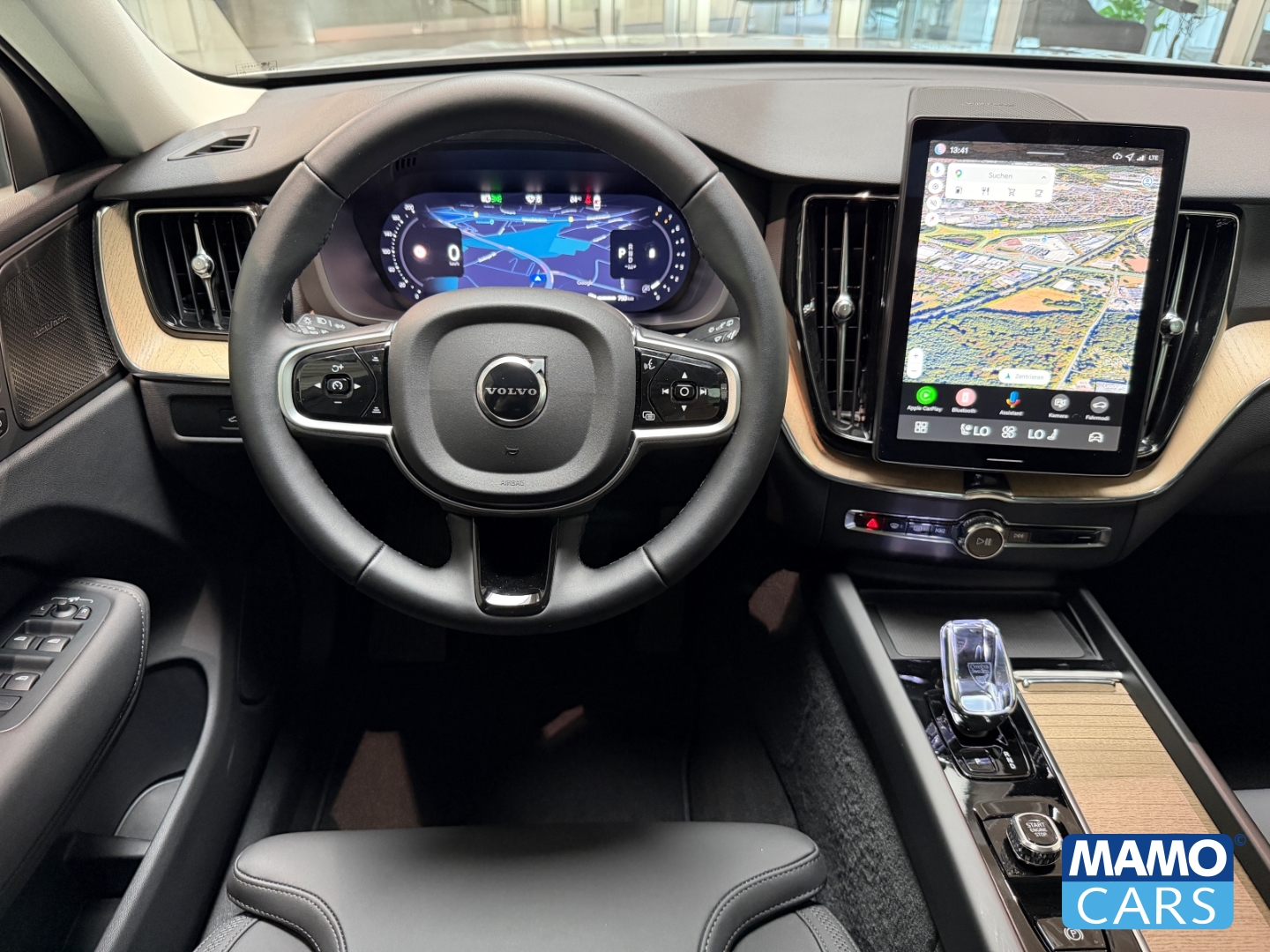 Fahrzeugabbildung Volvo XC60 B5 AWD Plus Dark ACC/BLIS/360°/SHZ/PANO