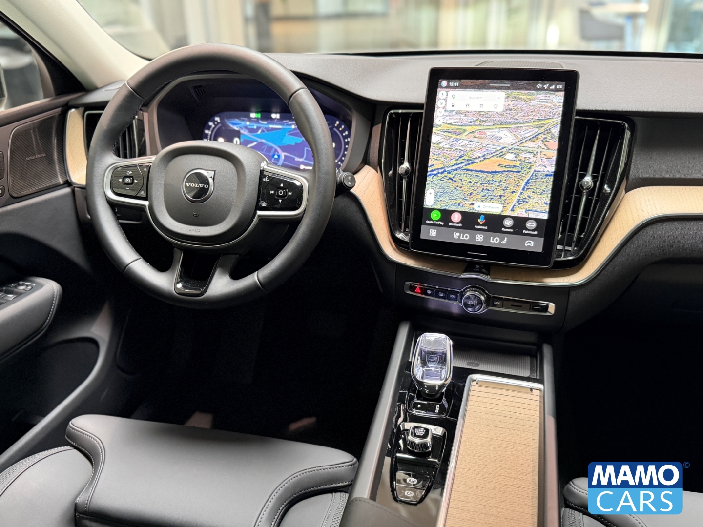 Fahrzeugabbildung Volvo XC60 B5 AWD Plus Dark ACC/BLIS/360°/SHZ/PANO