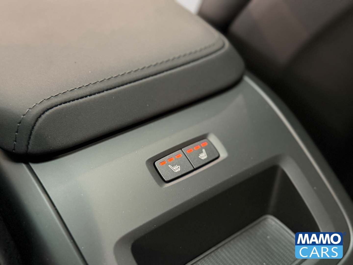 Fahrzeugabbildung Volvo XC60 B5 AWD Plus Dark ACC/BLIS/360°/SHZ/PANO