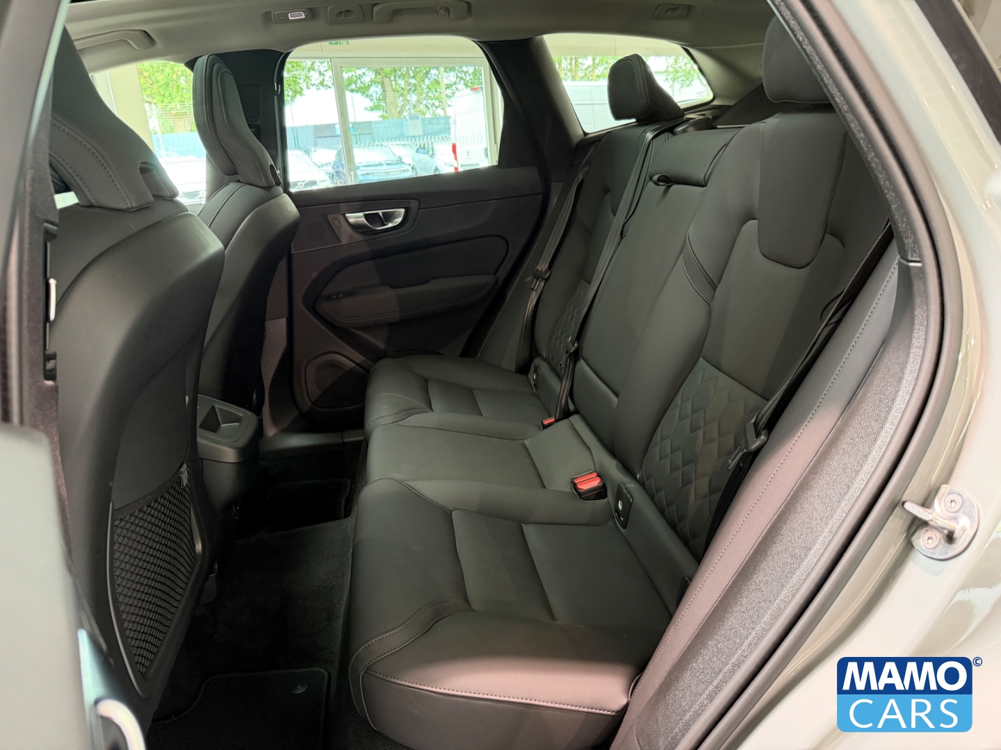 Fahrzeugabbildung Volvo XC60 B5 AWD Plus Dark ACC/BLIS/360°/SHZ/PANO