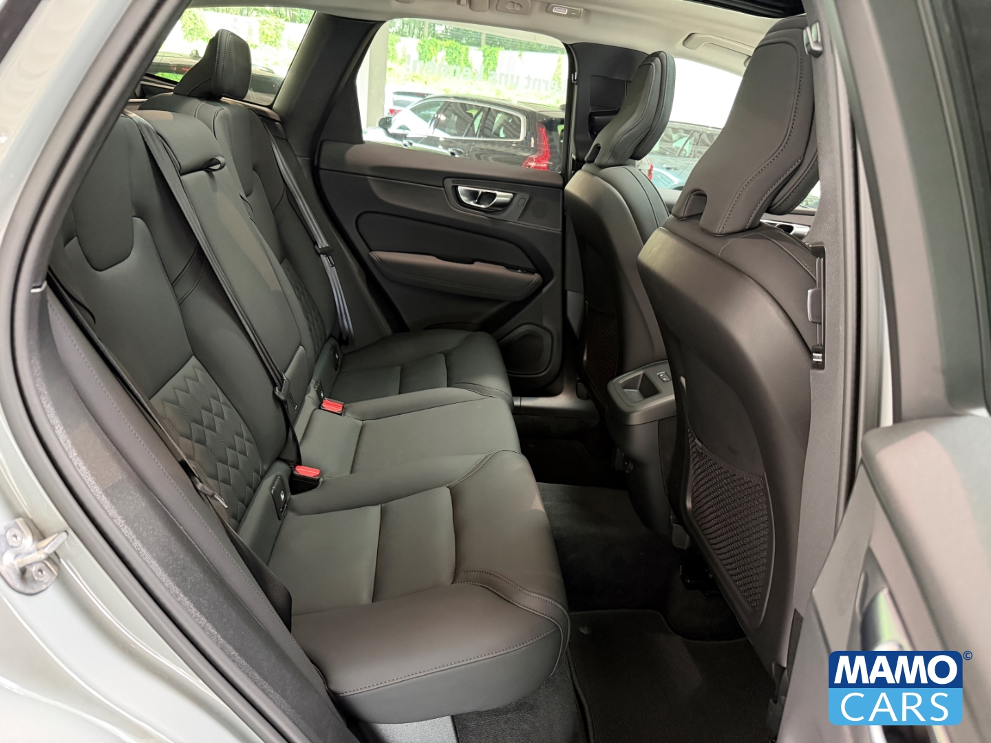Fahrzeugabbildung Volvo XC60 B5 AWD Plus Dark ACC/BLIS/360°/SHZ/PANO