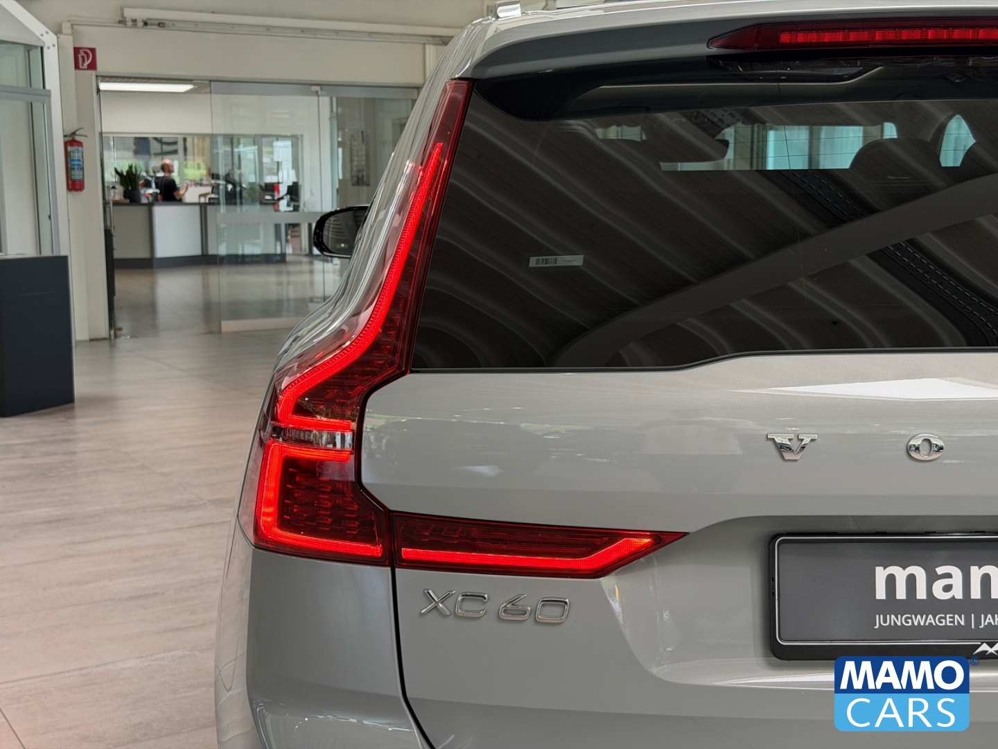 Fahrzeugabbildung Volvo XC60 B5 AWD Plus Dark ACC/BLIS/360°/SHZ/PANO