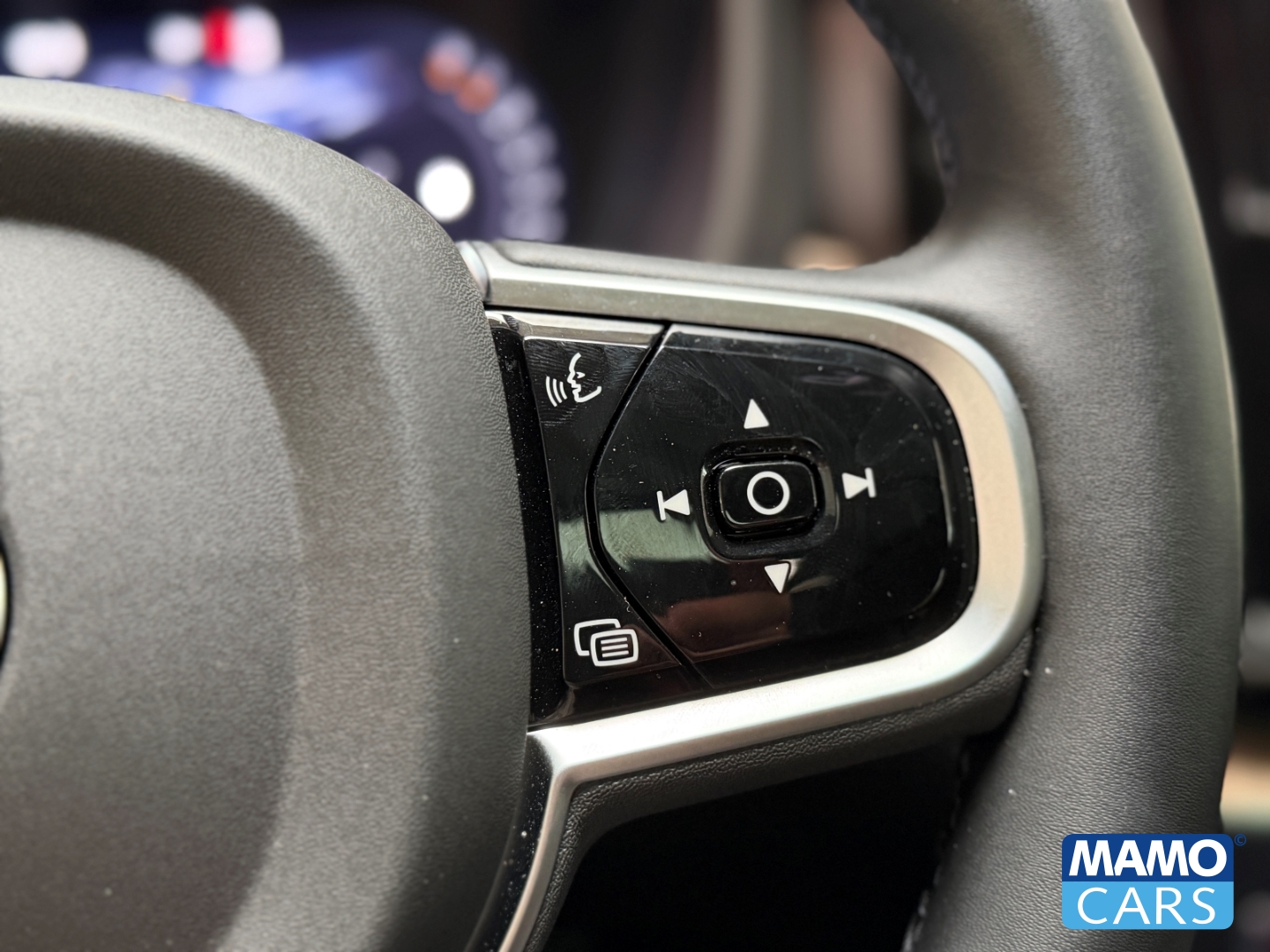 Fahrzeugabbildung Volvo XC60 B5 AWD Plus Dark ACC/BLIS/360°/SHZ/PANO