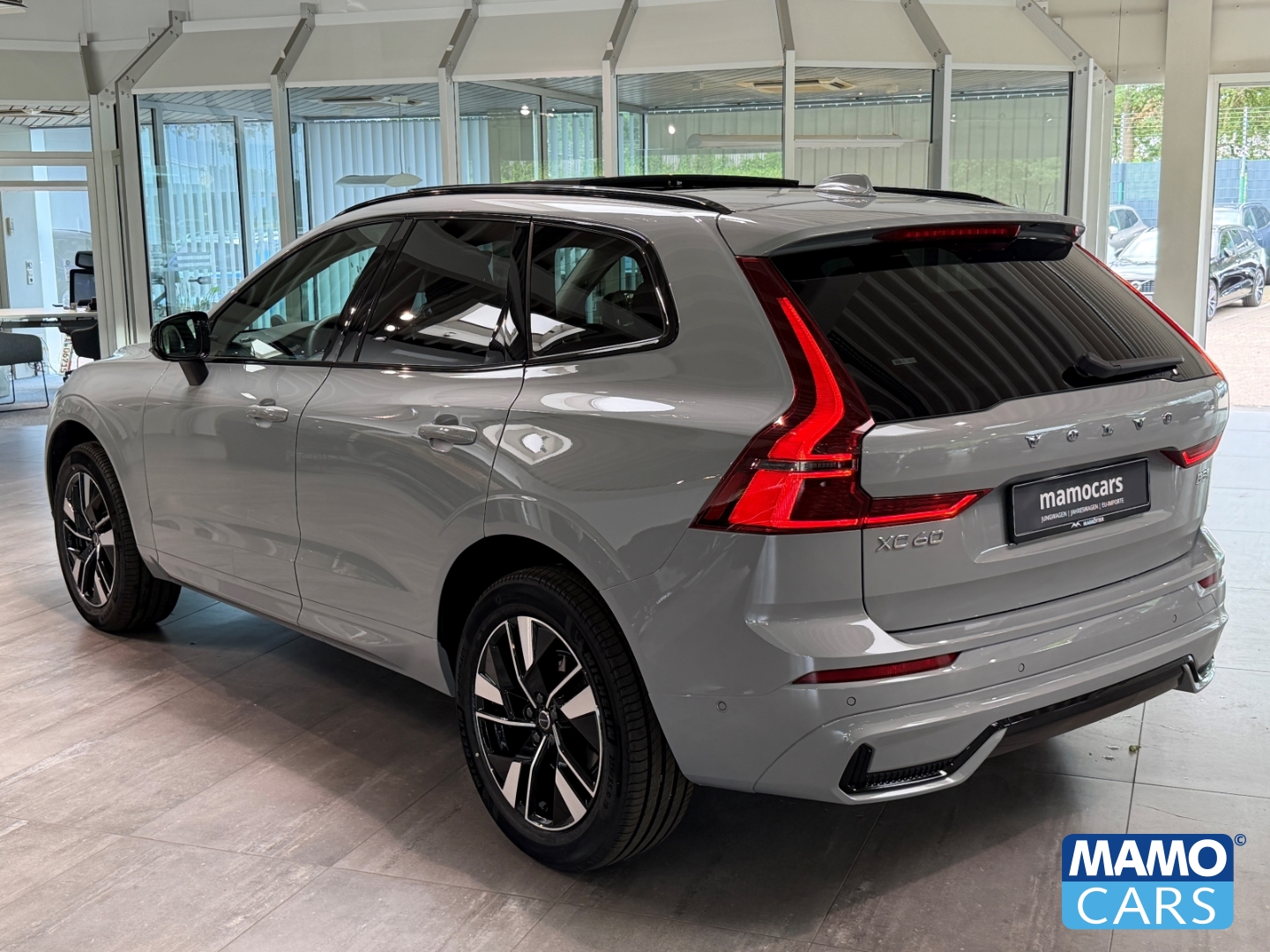 Fahrzeugabbildung Volvo XC60 B5 AWD Plus Dark ACC/BLIS/360°/SHZ/PANO