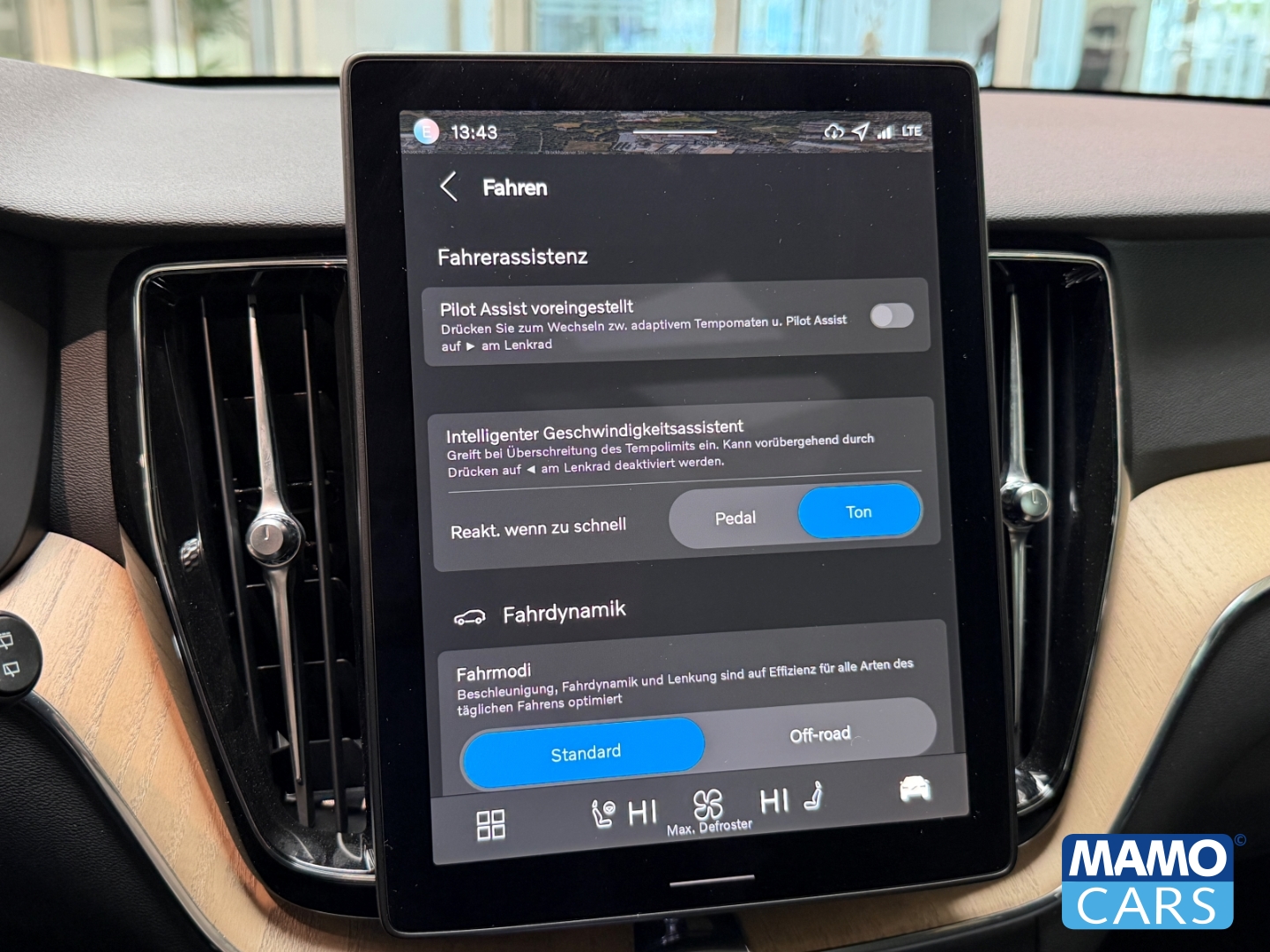 Fahrzeugabbildung Volvo XC60 B5 AWD Plus Dark ACC/BLIS/360°/SHZ/PANO