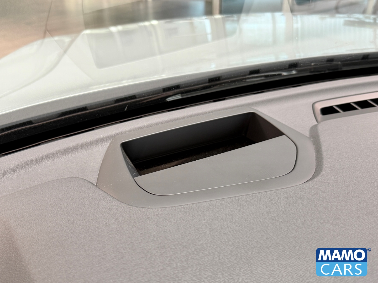 Fahrzeugabbildung Volvo XC60 B5 AWD Plus Dark ACC/BLIS/360°/SHZ/PANO