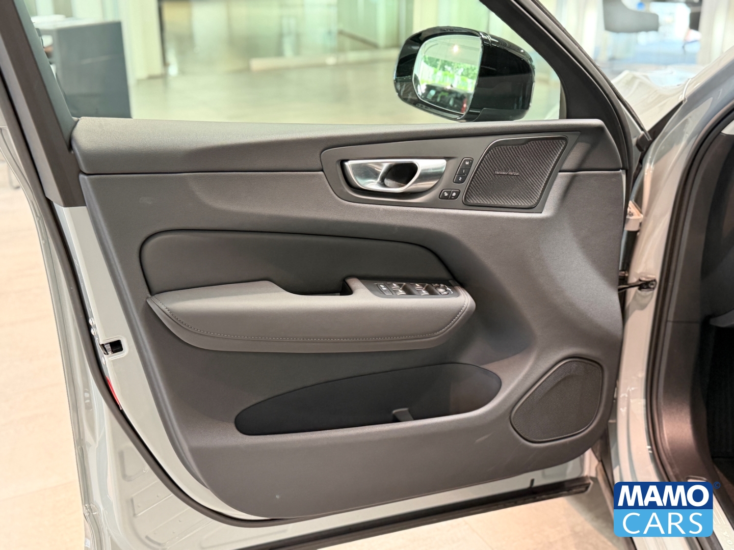 Fahrzeugabbildung Volvo XC60 B5 AWD Plus Dark ACC/BLIS/360°/SHZ/PANO