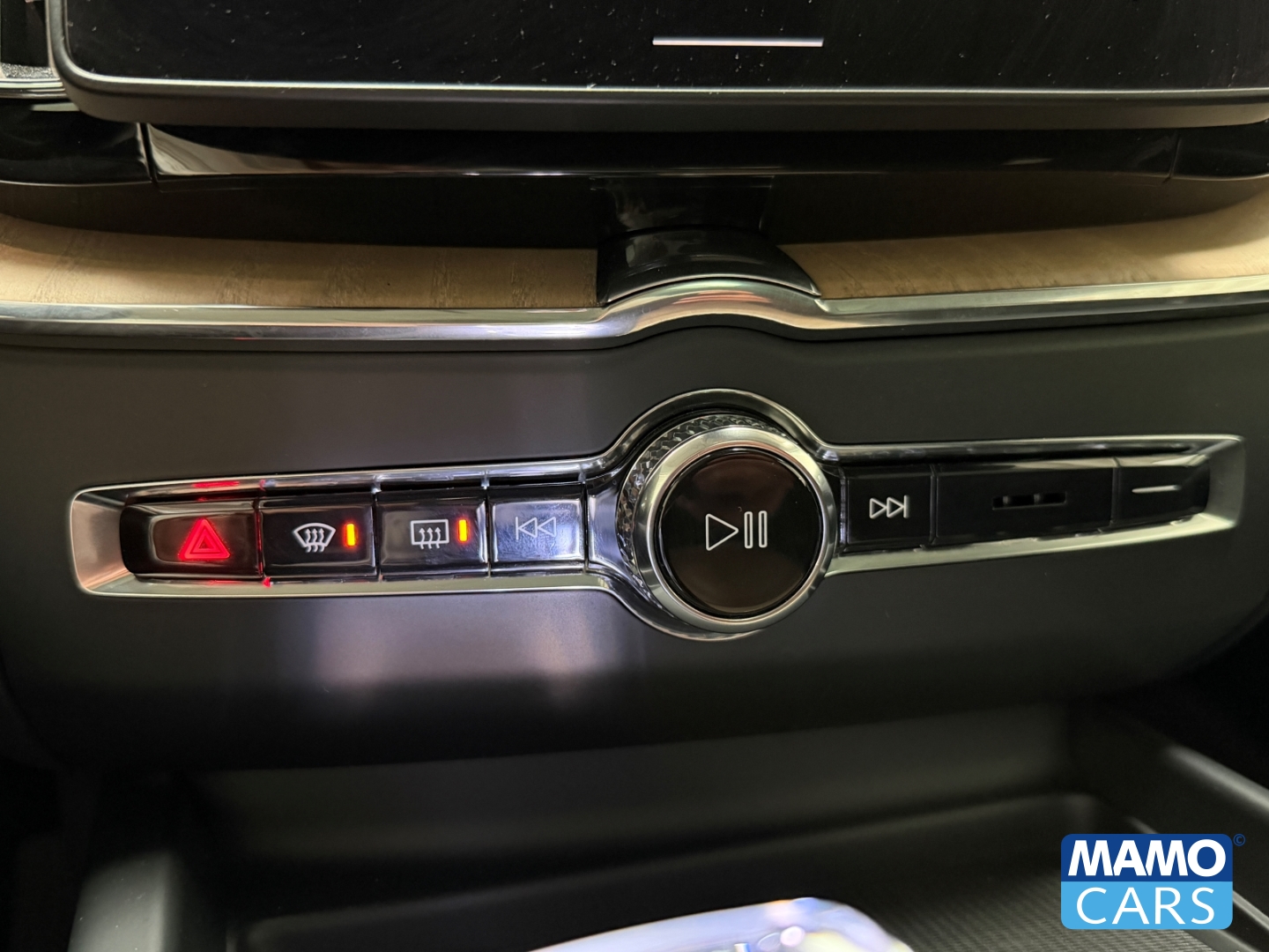 Fahrzeugabbildung Volvo XC60 B5 AWD Plus Dark ACC/BLIS/360°/SHZ/PANO