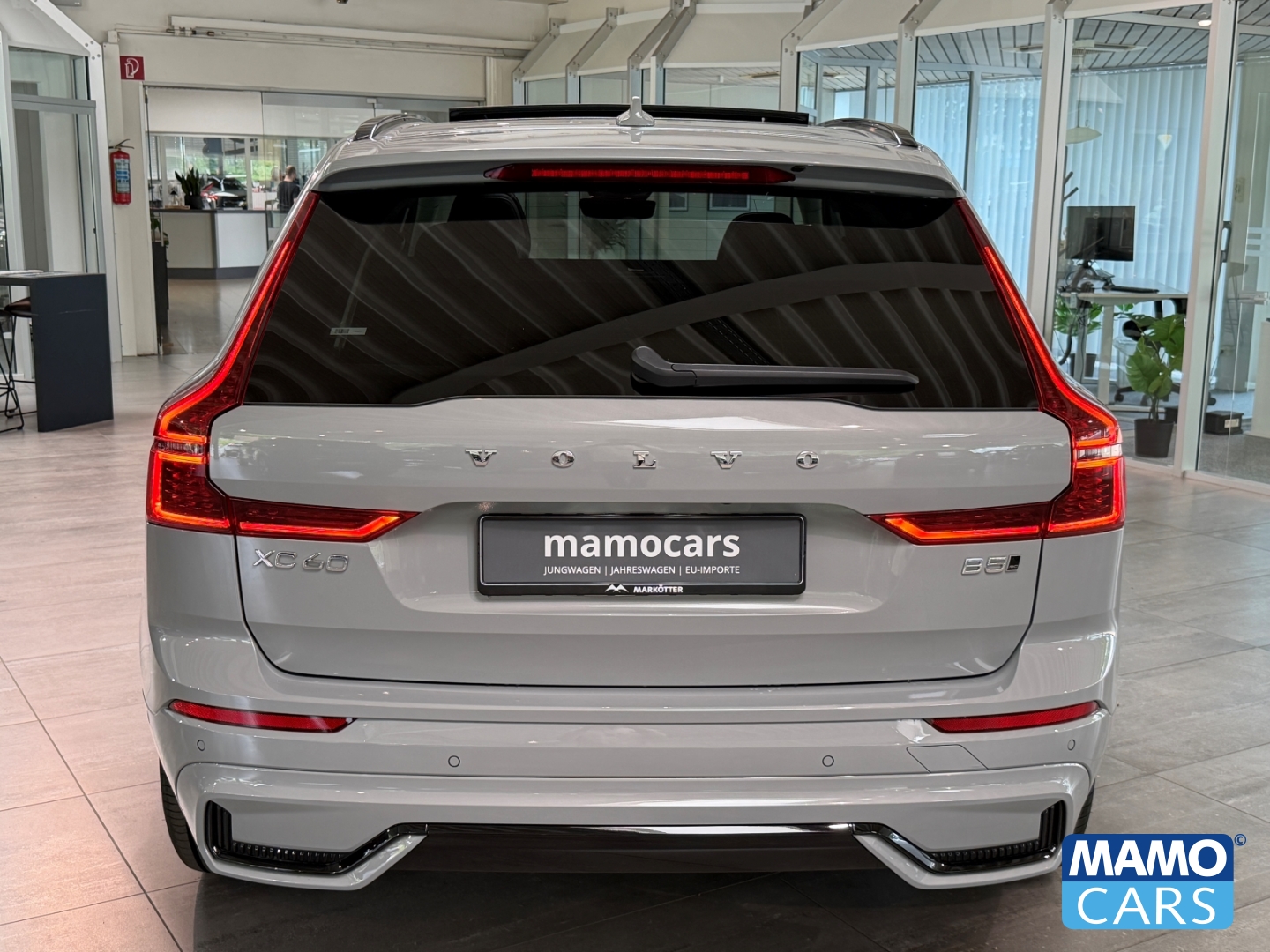 Fahrzeugabbildung Volvo XC60 B5 AWD Plus Dark ACC/BLIS/360°/SHZ/PANO