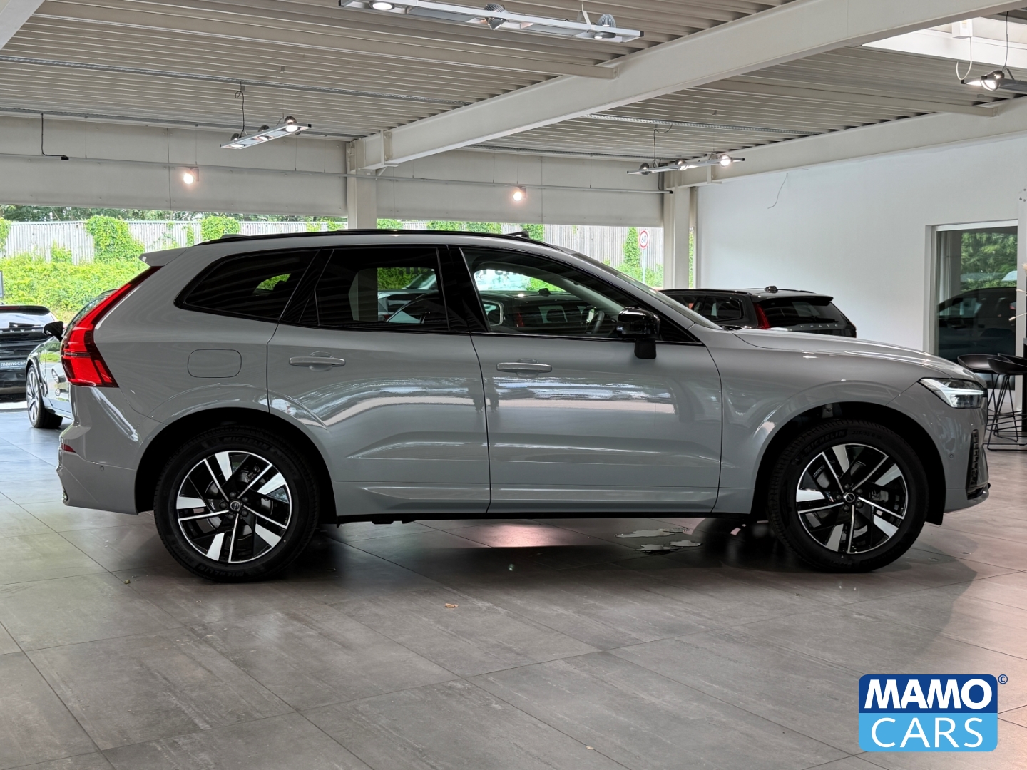 Fahrzeugabbildung Volvo XC60 B5 AWD Plus Dark ACC/BLIS/360°/SHZ/PANO