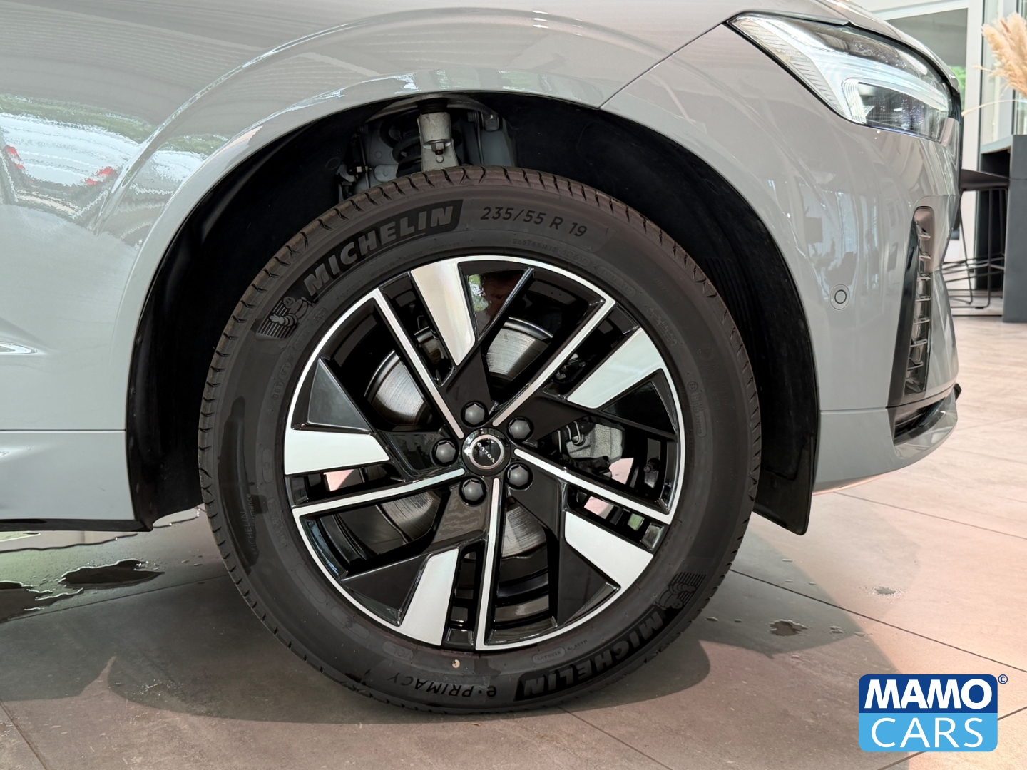 Fahrzeugabbildung Volvo XC60 B5 AWD Plus Dark ACC/BLIS/360°/SHZ/PANO