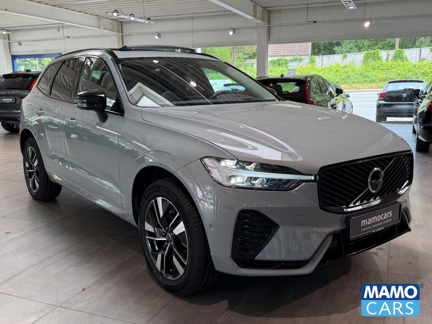 Fahrzeugabbildung Volvo XC60 B5 AWD Plus Dark ACC/BLIS/360°/SHZ/PANO
