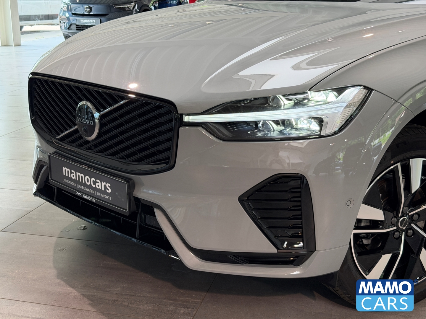Fahrzeugabbildung Volvo XC60 B5 AWD Plus Dark ACC/BLIS/360°/SHZ/PANO