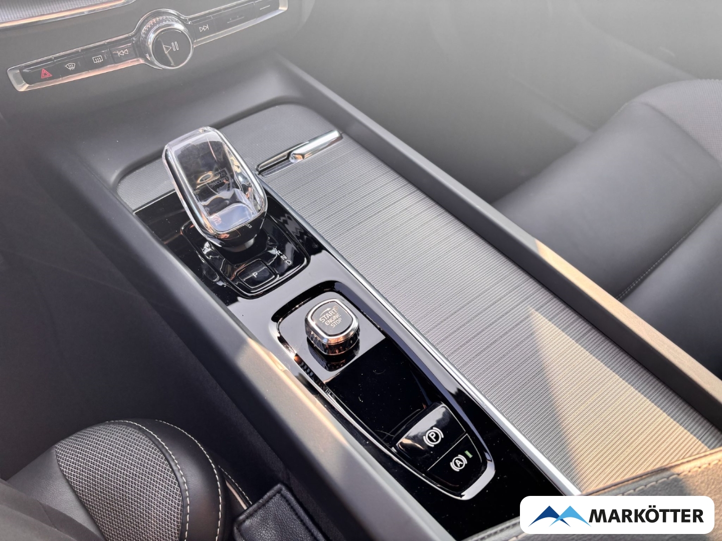 Fahrzeugabbildung Volvo XC60 B4 Plus Dark 21''/ACC/BLIS/H&K/CAM/SHZ/FSH