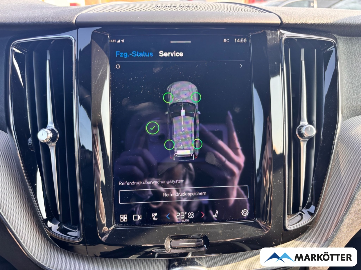 Fahrzeugabbildung Volvo XC60 B4 Plus Dark 21''/ACC/BLIS/H&K/CAM/SHZ/FSH