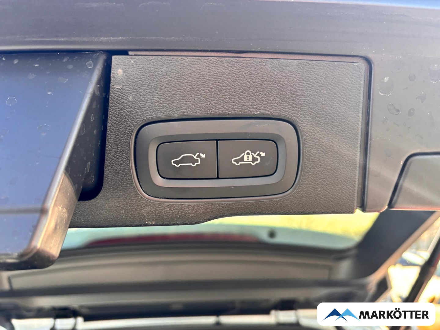 Fahrzeugabbildung Volvo XC60 B4 Plus Dark 21''/ACC/BLIS/H&K/CAM/SHZ/FSH