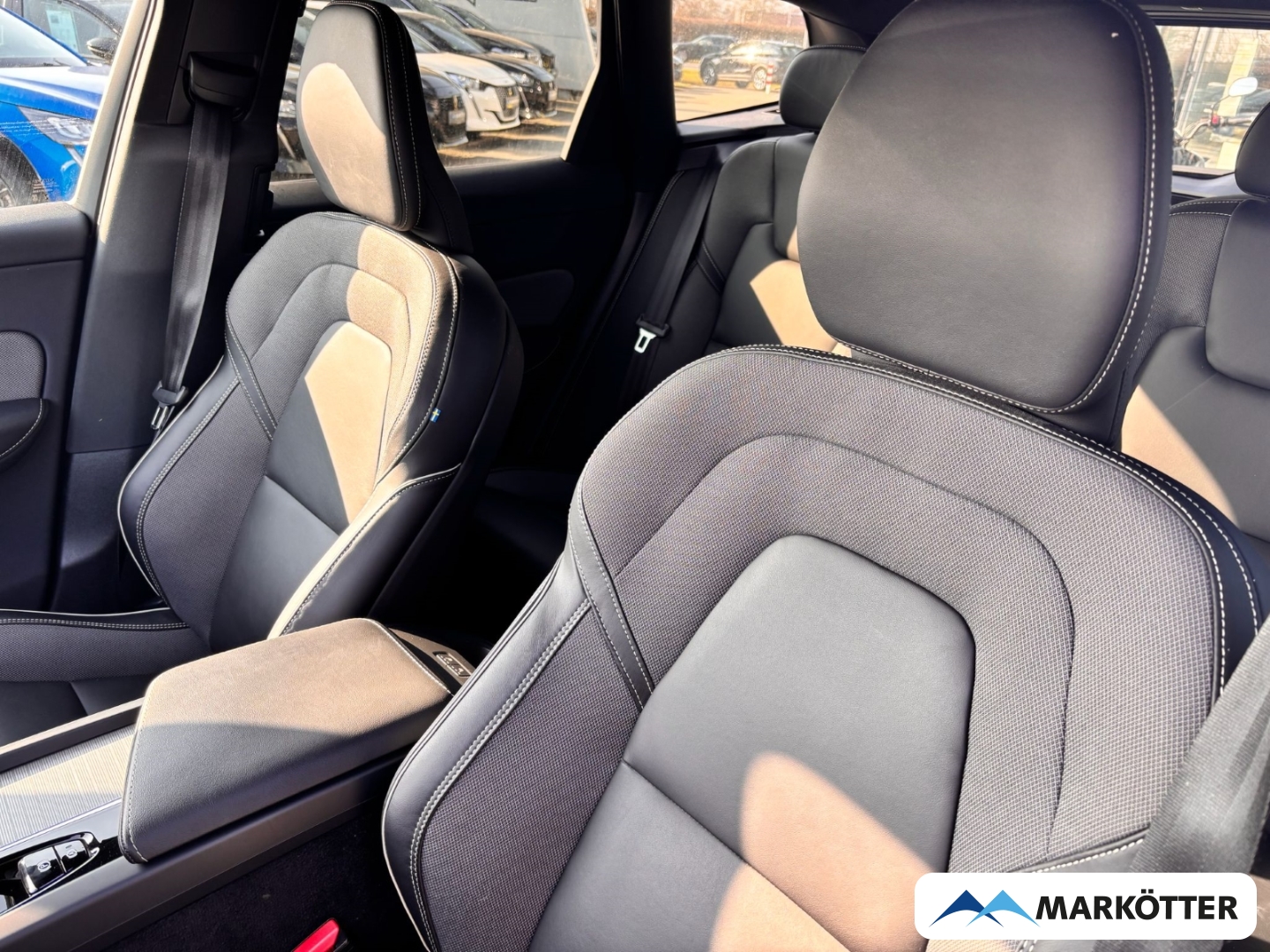 Fahrzeugabbildung Volvo XC60 B4 Plus Dark 21''/ACC/BLIS/H&K/CAM/SHZ/FSH