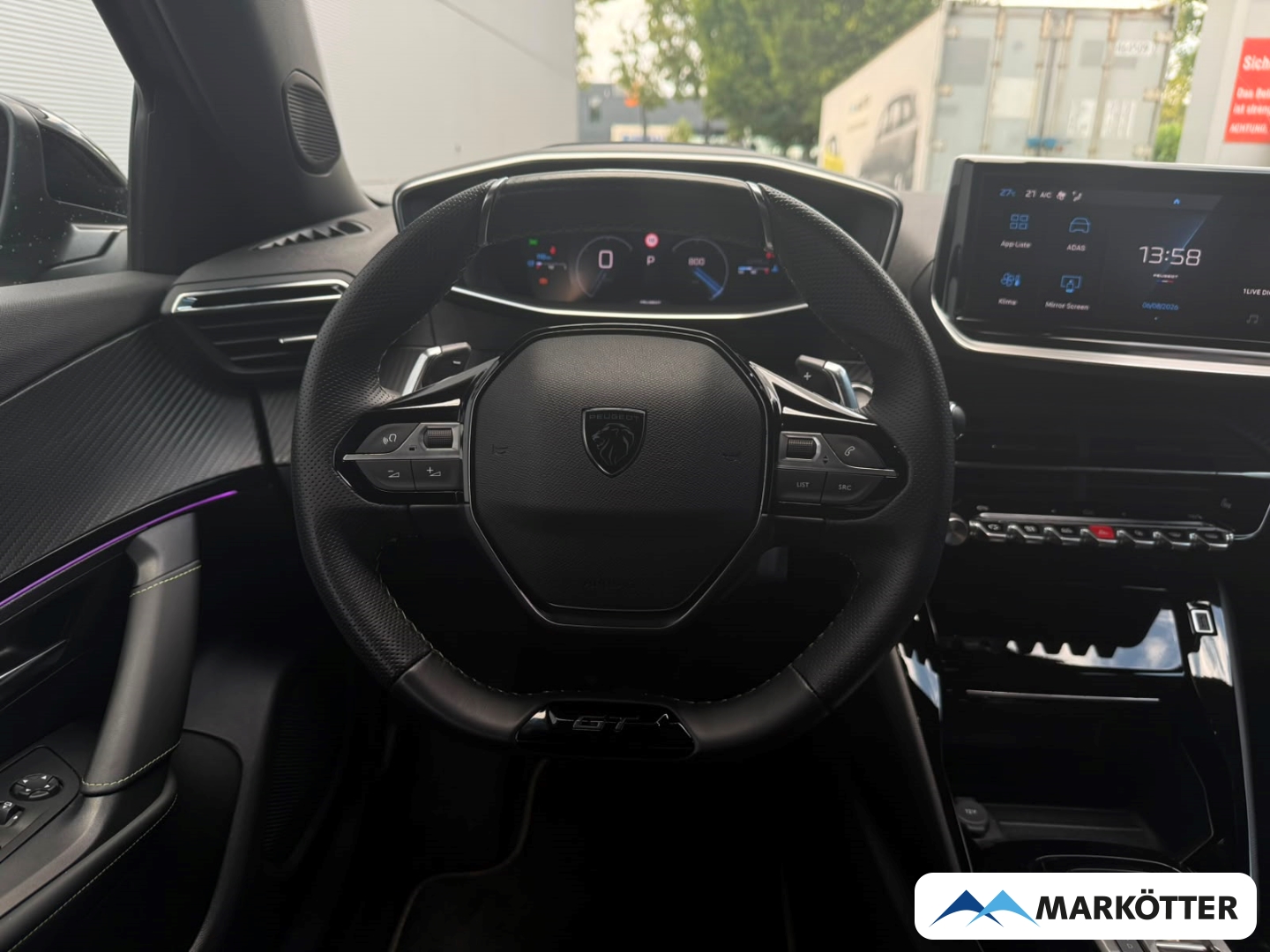 Fahrzeugabbildung Peugeot 2008 GT CAM/DAB/LED/MASSAGE/NAVI/SHZ/TEMP/