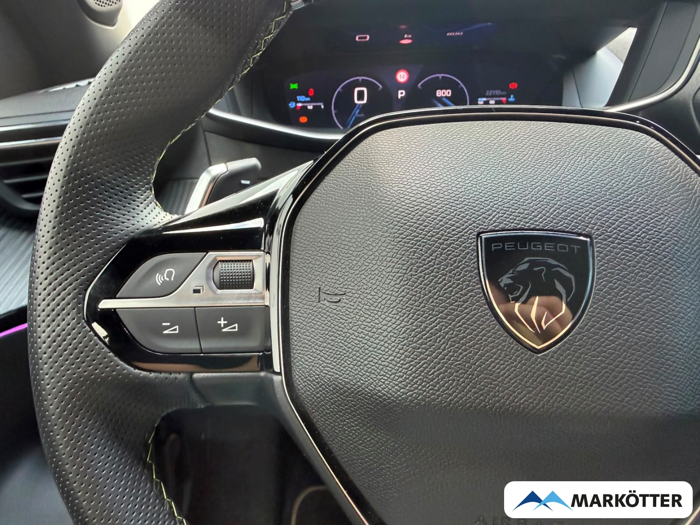 Fahrzeugabbildung Peugeot 2008 GT CAM/DAB/LED/MASSAGE/NAVI/SHZ/TEMP/