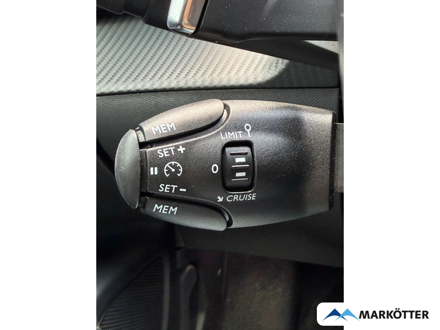 Fahrzeugabbildung Peugeot 2008 GT CAM/DAB/LED/MASSAGE/NAVI/SHZ/TEMP/