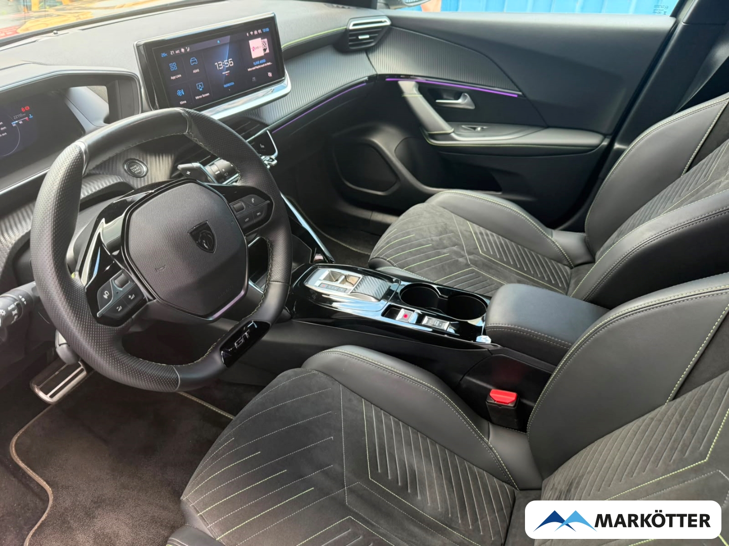 Fahrzeugabbildung Peugeot 2008 GT CAM/DAB/LED/MASSAGE/NAVI/SHZ/TEMP/
