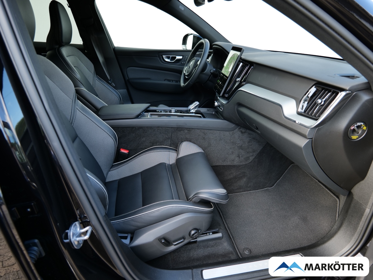 Fahrzeugabbildung Volvo XC60 T6 AWD Recharge Black Edition Plus STHZ/