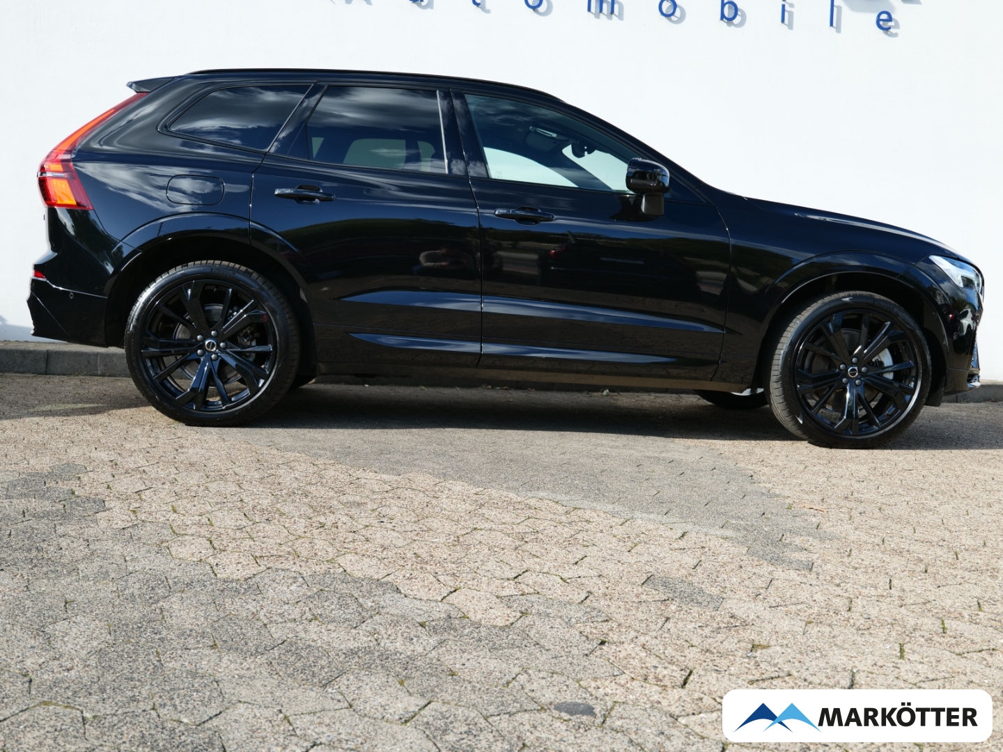 Fahrzeugabbildung Volvo XC60 T6 AWD Recharge Black Edition Plus STHZ/