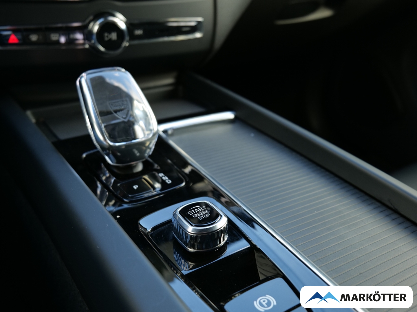 Fahrzeugabbildung Volvo XC60 T6 AWD Recharge Black Edition Plus STHZ/