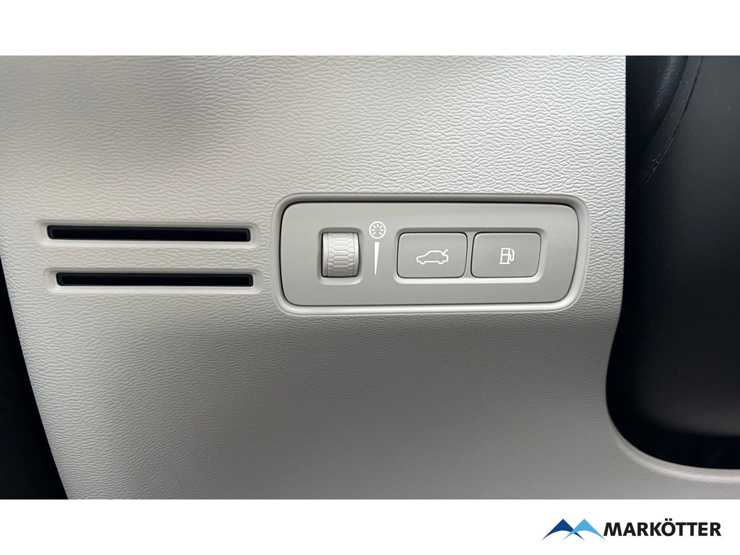 Fahrzeugabbildung Volvo XC40 Plus Bright Recharge Plug-In Hybrid CAM/ACC