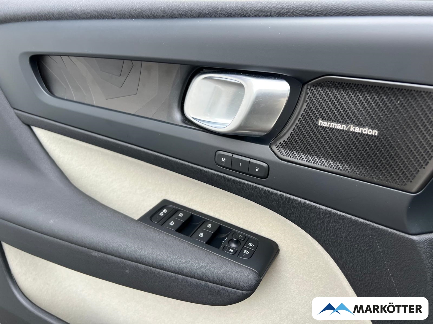 Fahrzeugabbildung Volvo XC40 Plus Bright Recharge Plug-In Hybrid CAM/ACC