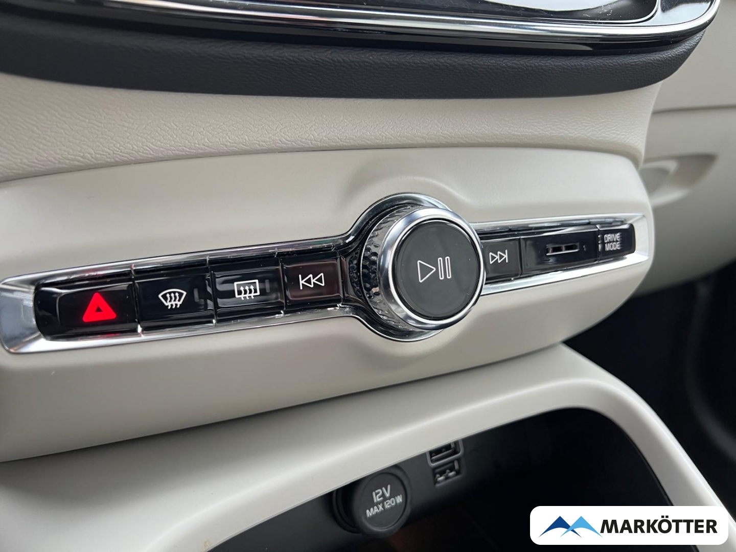 Fahrzeugabbildung Volvo XC40 Plus Bright Recharge Plug-In Hybrid CAM/ACC