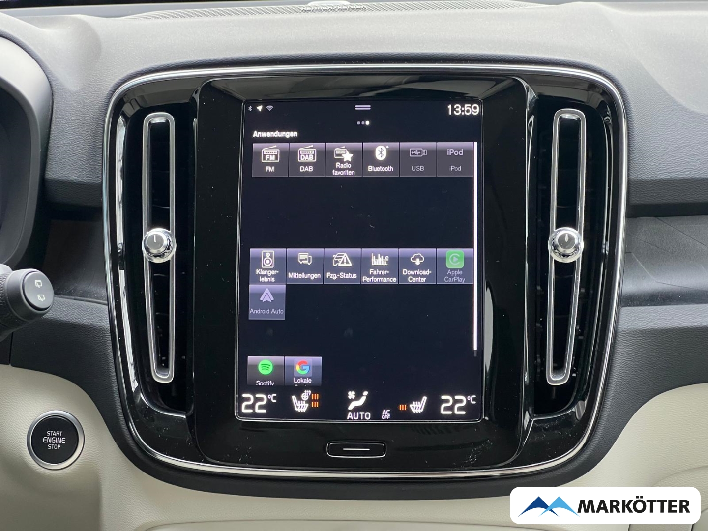 Fahrzeugabbildung Volvo XC40 Plus Bright Recharge Plug-In Hybrid CAM/ACC