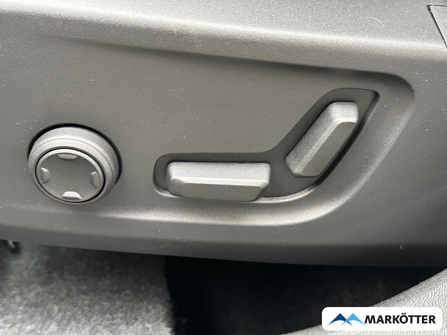 Fahrzeugabbildung Volvo XC40 B3 Plus Dark 2WD 360° Kamera/BLIS /ACC