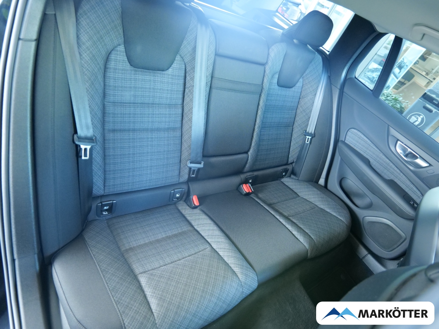 Fahrzeugabbildung Volvo V60 B4 Core /AHK/18 Zoll/Fahrassistenzpaket Pro/