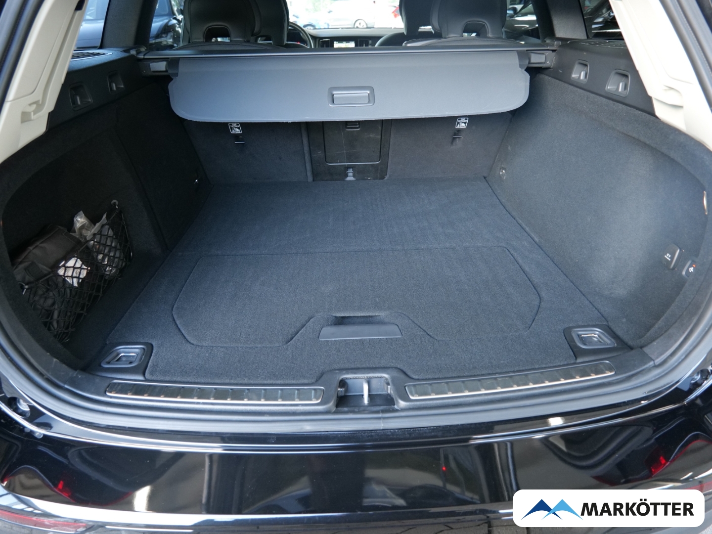 Fahrzeugabbildung Volvo V60 B4 Core /AHK/18 Zoll/Fahrassistenzpaket Pro/