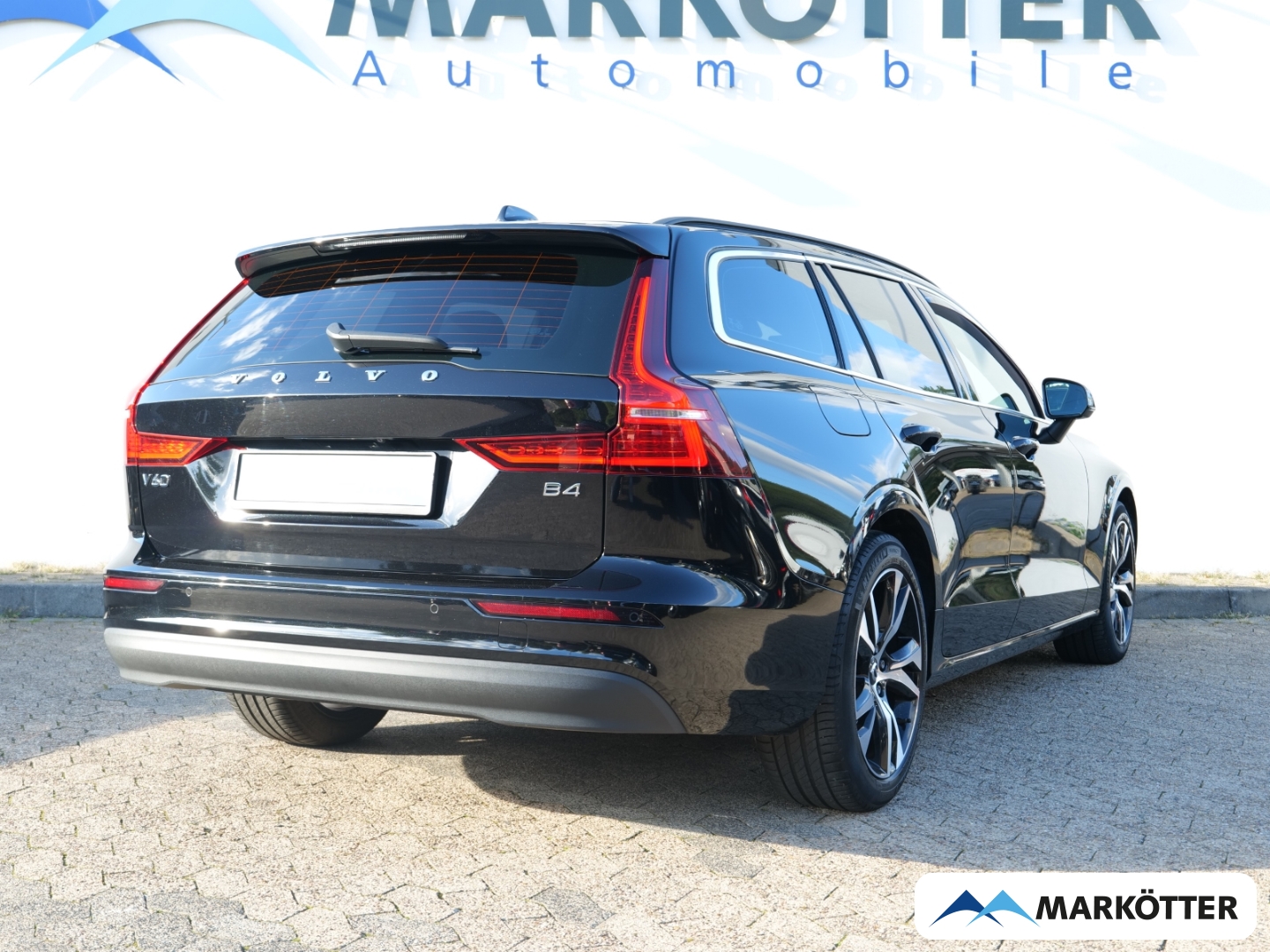 Fahrzeugabbildung Volvo V60 B4 Core /AHK/18 Zoll/Fahrassistenzpaket Pro/