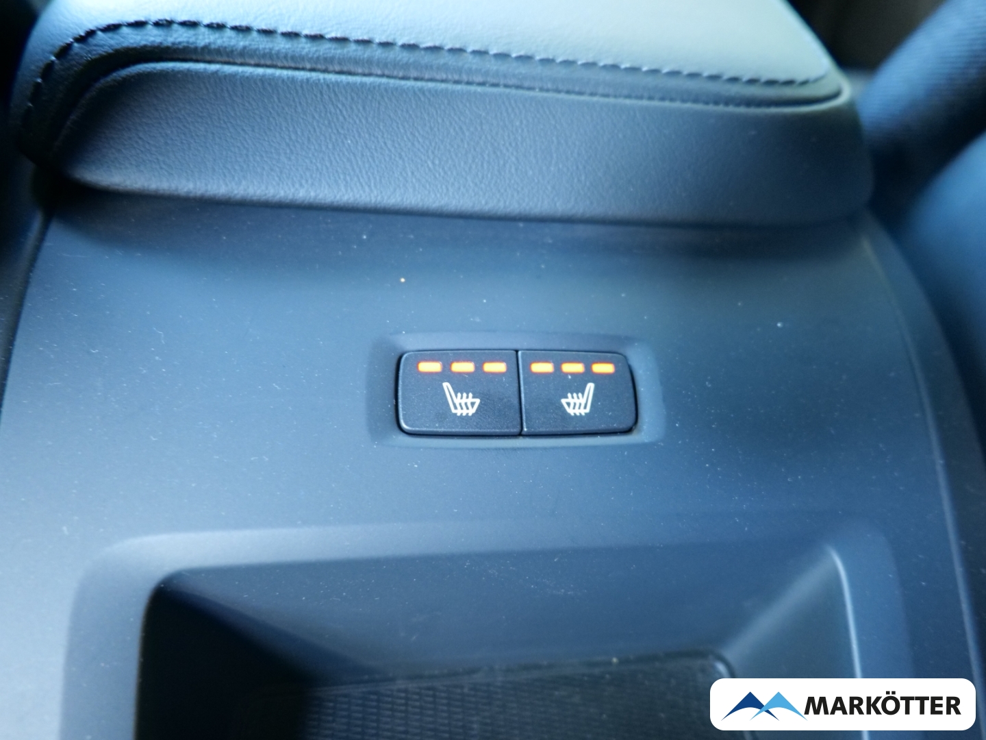 Fahrzeugabbildung Volvo V60 B4 Core /AHK/18 Zoll/Fahrassistenzpaket Pro/