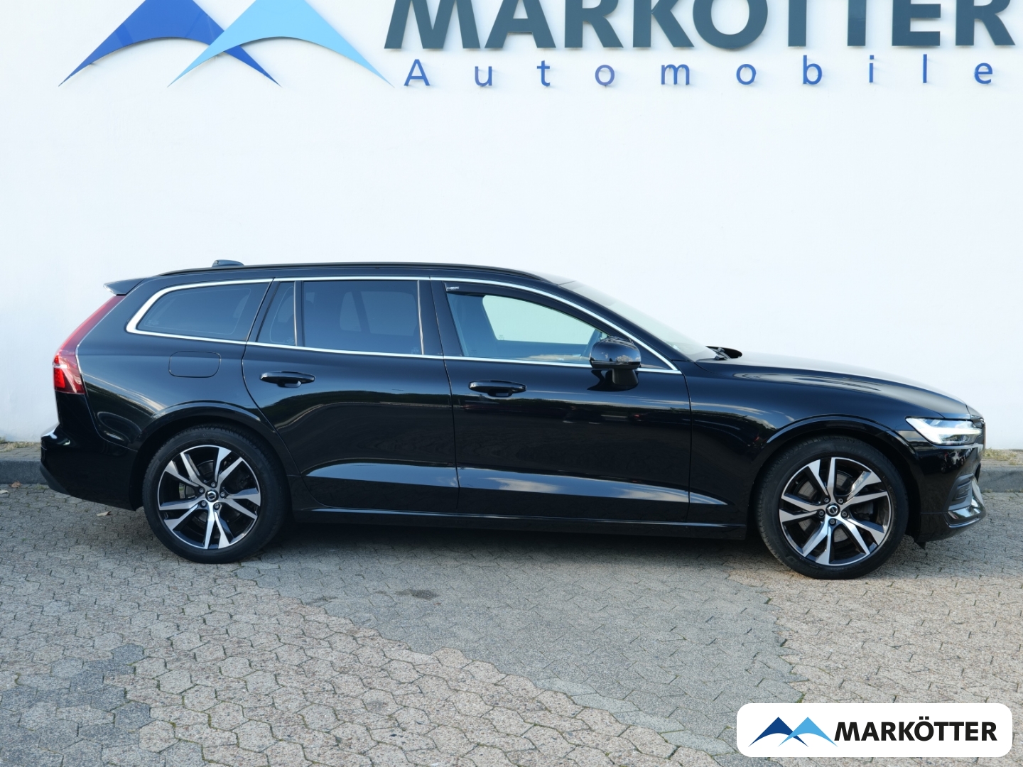 Fahrzeugabbildung Volvo V60 B4 Core /AHK/18 Zoll/Fahrassistenzpaket Pro/