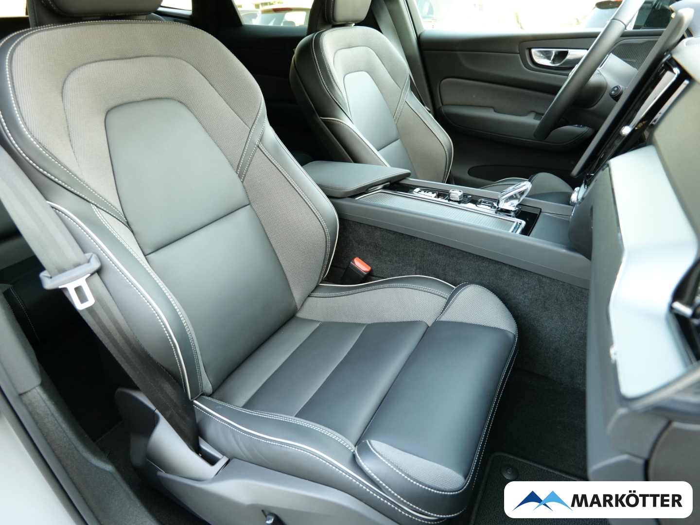 Fahrzeugabbildung Volvo XC60 T6 AWD Recharge Black Edition Plus STHZ/CAM