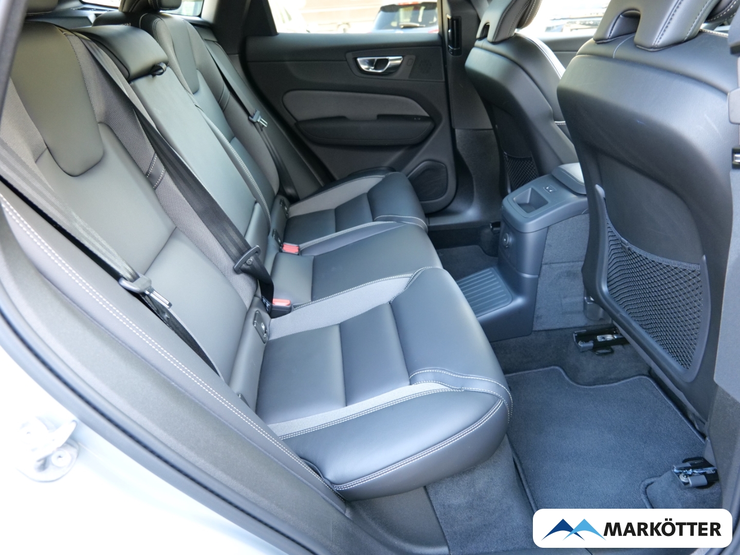 Fahrzeugabbildung Volvo XC60 T6 AWD Recharge Black Edition Plus STHZ/CAM