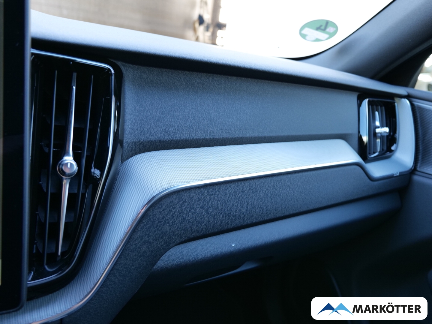 Fahrzeugabbildung Volvo XC60 T6 AWD Recharge Black Edition Plus STHZ/CAM